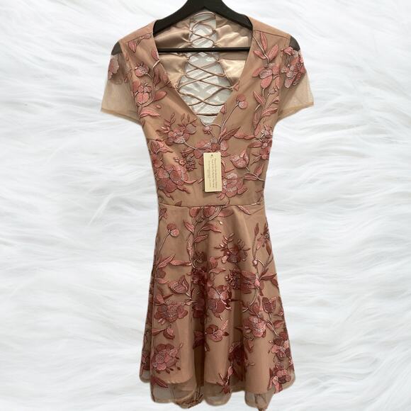 NWT TwoSisters the label SASKIA DRESS EMBROIDERY ROSE size 4 - Picture 2 of 9